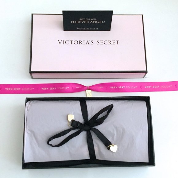 RARE Victorias Secret Jewelry Make Up Satin Travel Bag NWT - Picture 2 of 14